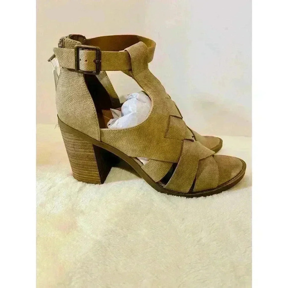 Universal Thread Women’s Auburn block heels - Picture 3 of 7